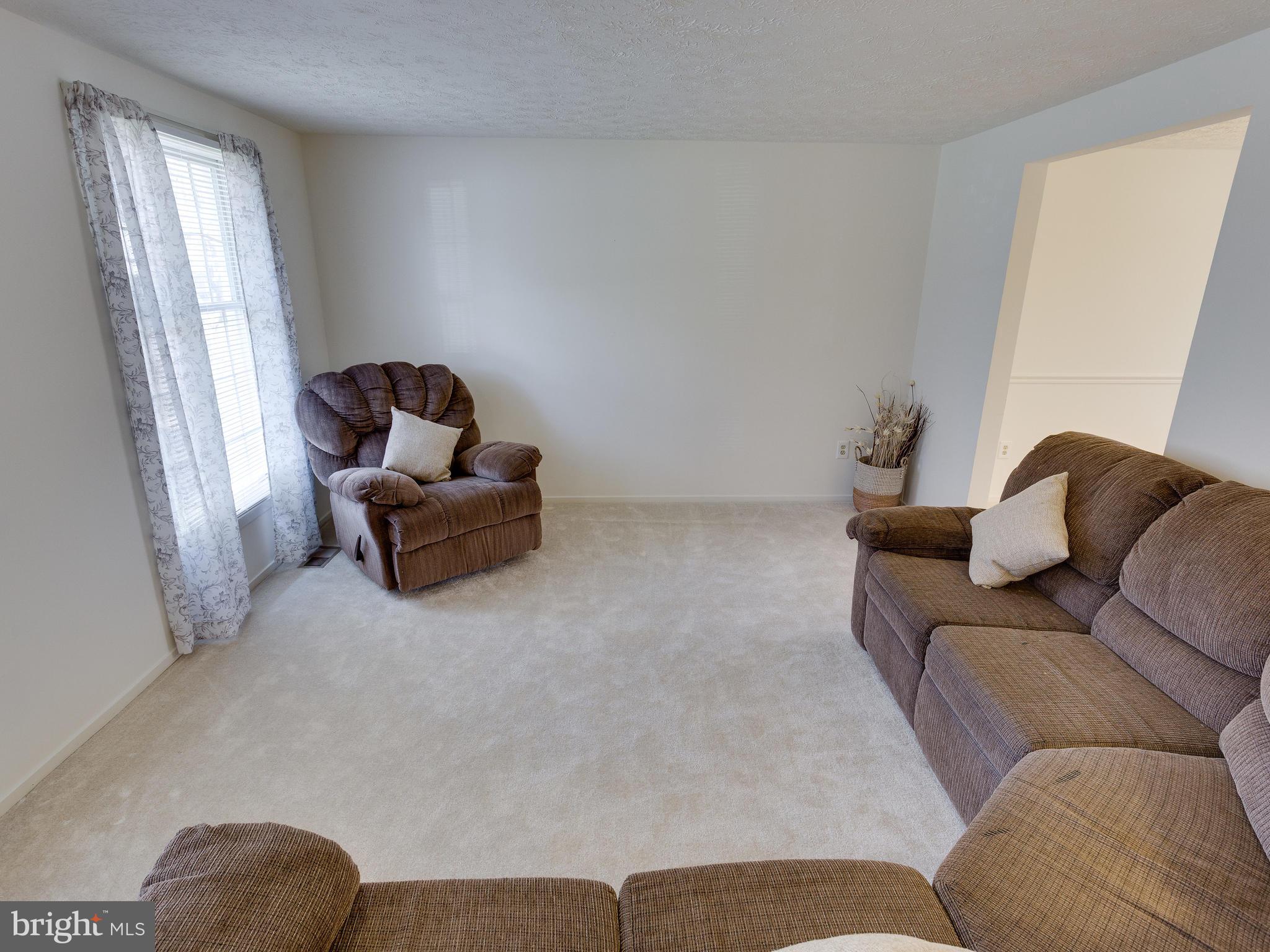 6107 Mantle Road Burke, VA 22015 - Photo 15 of 30 Living Room