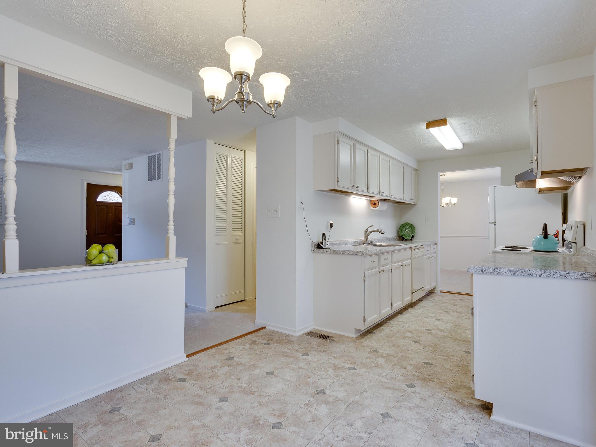 6107 Mantle Road Burke, VA 22015 - Photo 8 of 30 Kitchen