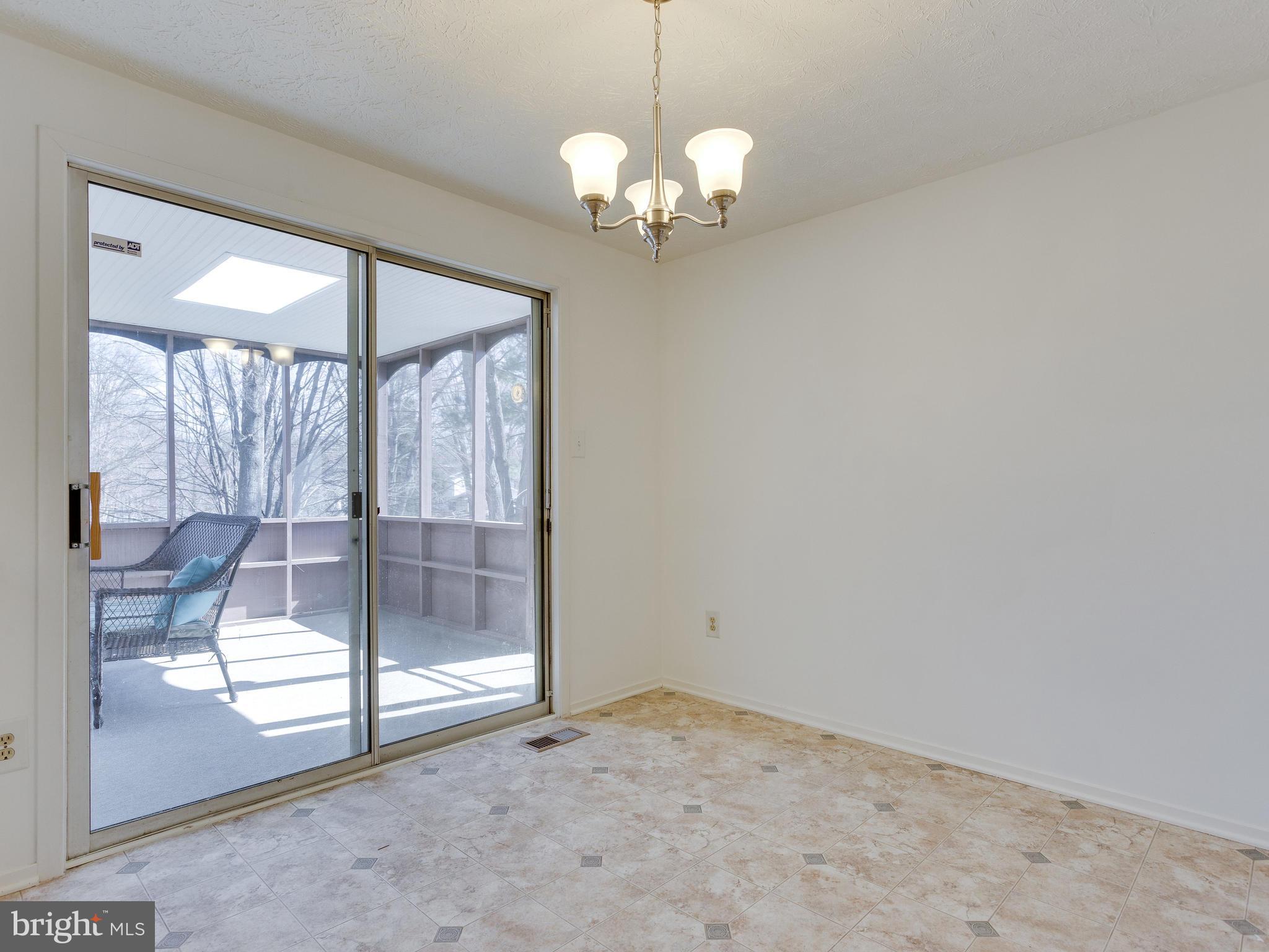 6107 Mantle Road Burke, VA 22015 - Photo 9 of 30 Breakfast room