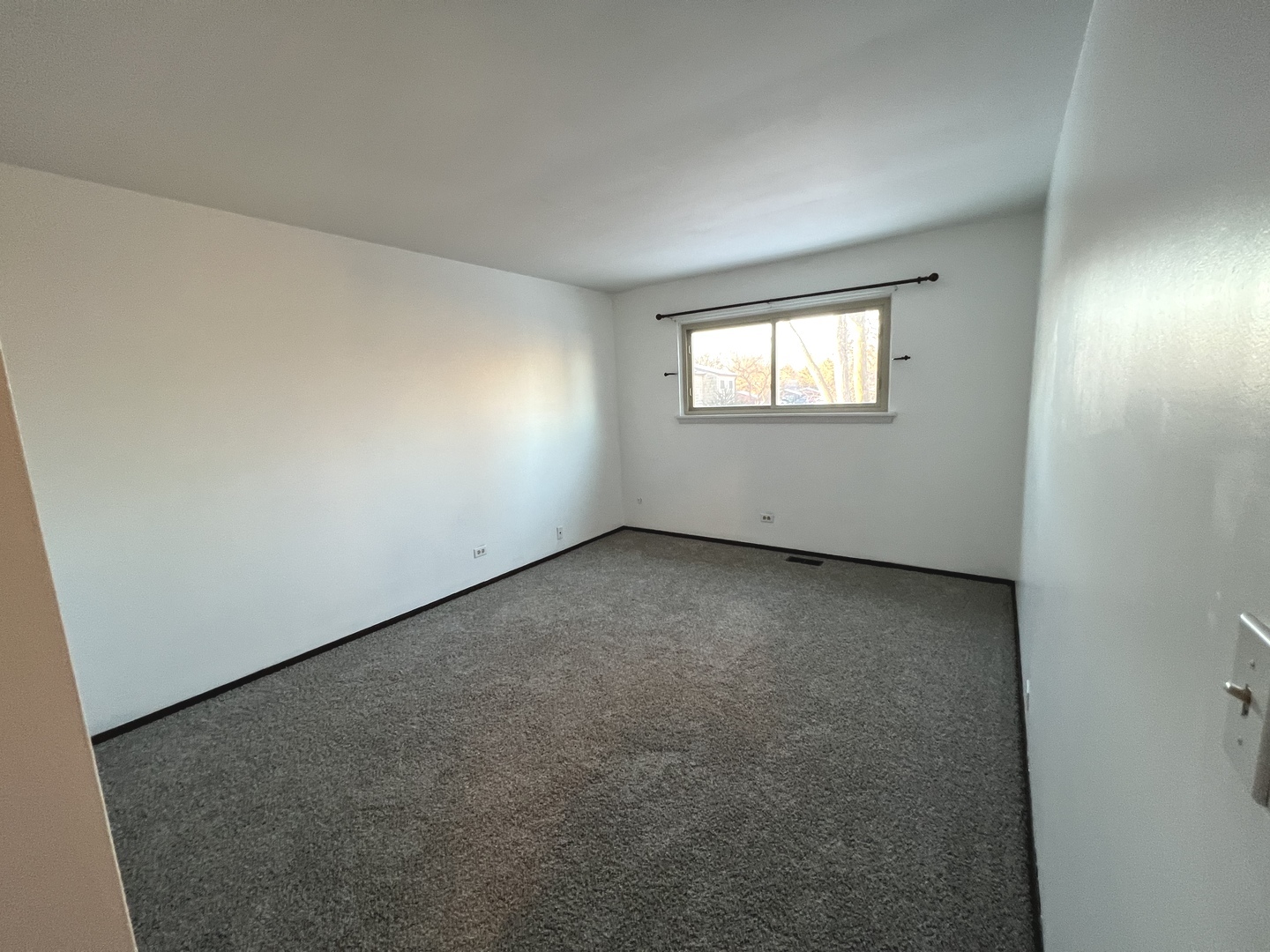 1706 Lakeview Drive Wheeling, IL 60090 - Photo 11 of 14 an empty room with a window
