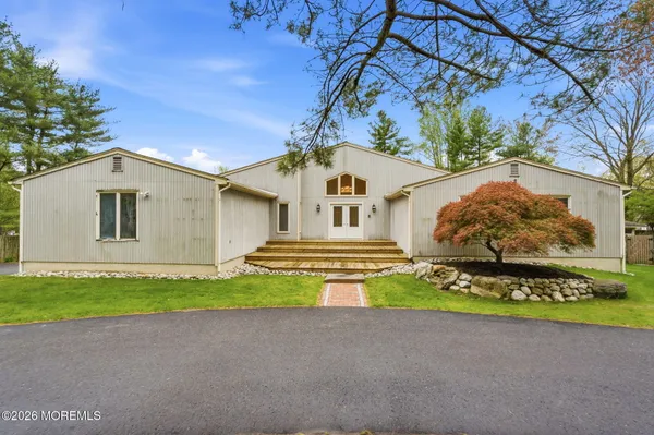 $849,000 | 122 University Drive, Lincroft, NJ 07738