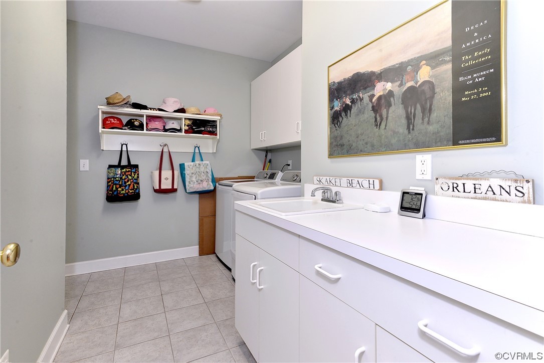 109 Butler Williamsburg, VA 23188 - Photo 20 of 47 a bathroom with a sink and a mirror