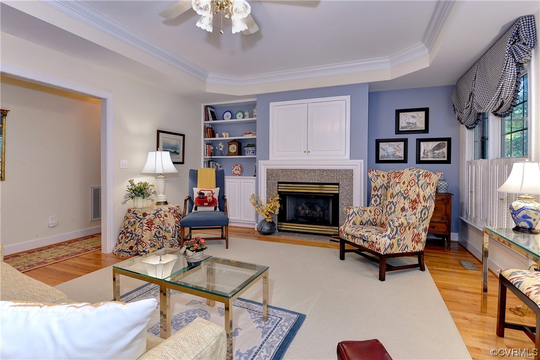 109 Butler Williamsburg, VA 23188 - Photo 5 of 47 a living room with furniture and a fireplace