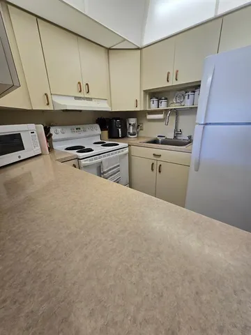 $98,500 | 111 Lyndhurst East, Unit 111, Deerfield Beach, FL 33442