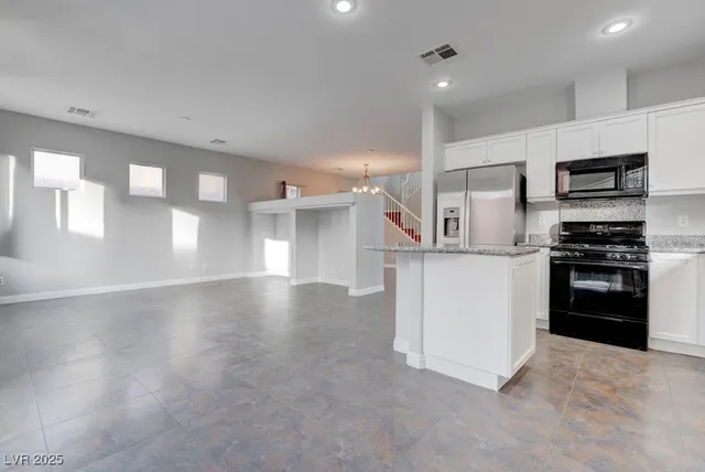 $2,700 | 3637 Pinnate Drive, Las Vegas, NV 89147