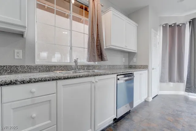 $2,700 | 3637 Pinnate Drive, Las Vegas, NV 89147