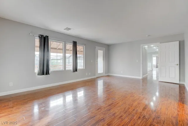 $2,700 | 3637 Pinnate Drive, Las Vegas, NV 89147