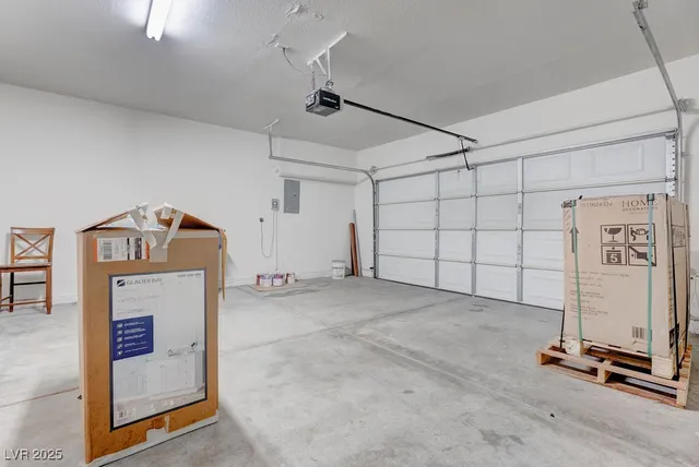 $2,350 | 3637 Pinnate Drive, Las Vegas, NV 89147