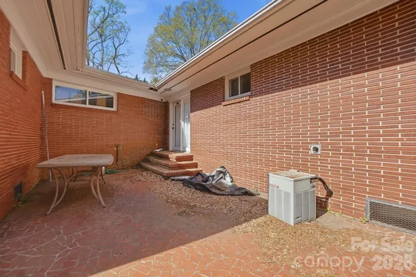 a view of a house with yard and sitting area