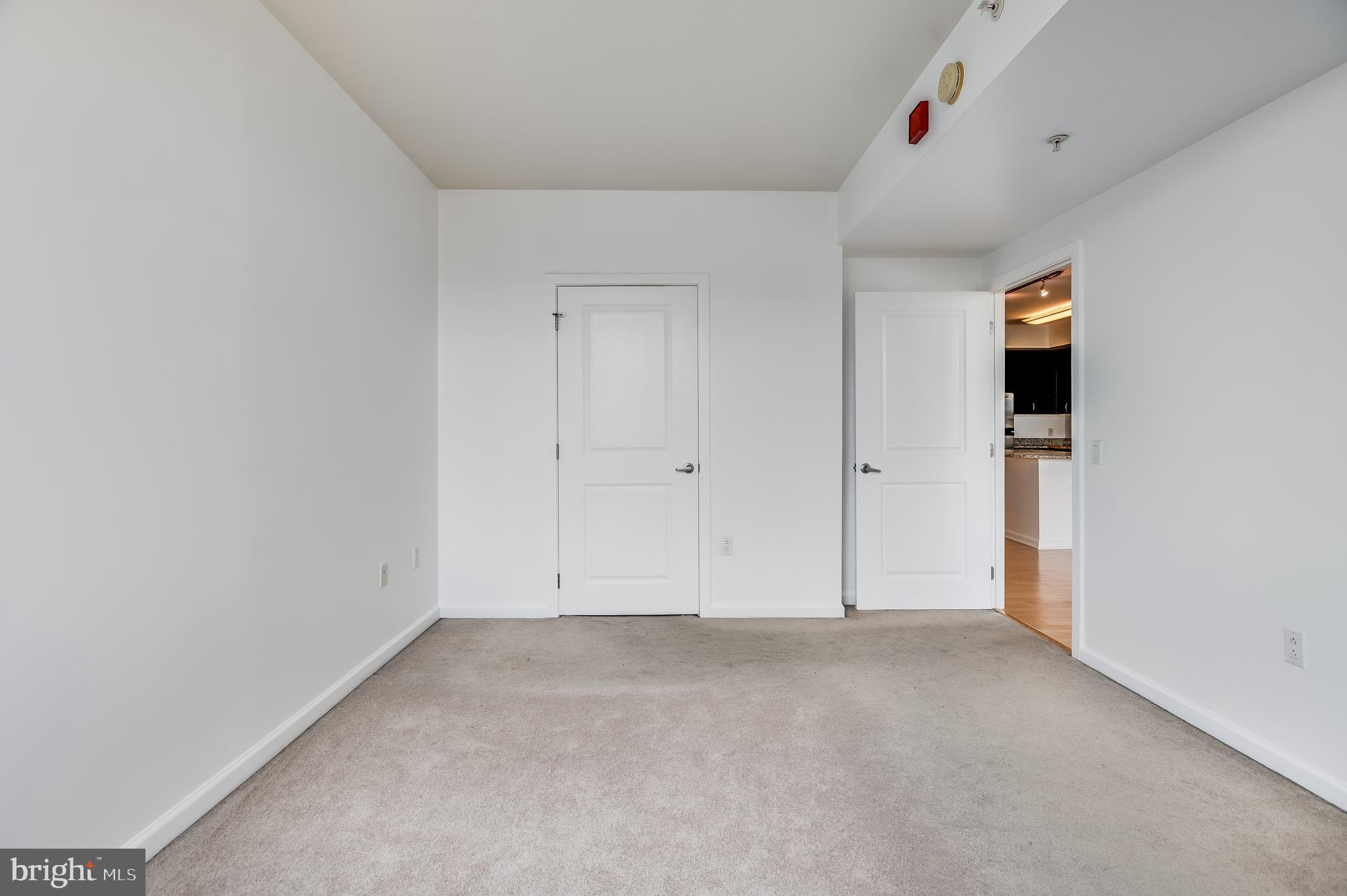 440 L Street Northwest, Unit 913 Washington, DC 20001 - Photo 16 of 42 an empty room with window
