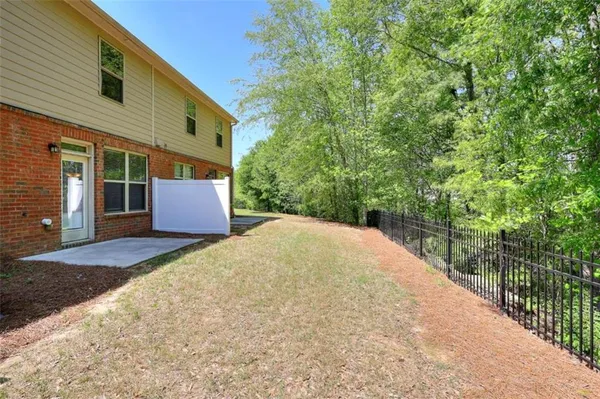 a view of a house with a backyard