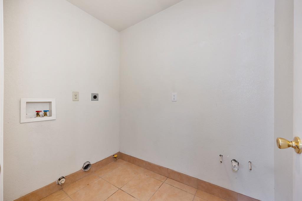 654 B Street Lincoln, CA 95648 - Photo 27 of 39 Indoor Laundry Room