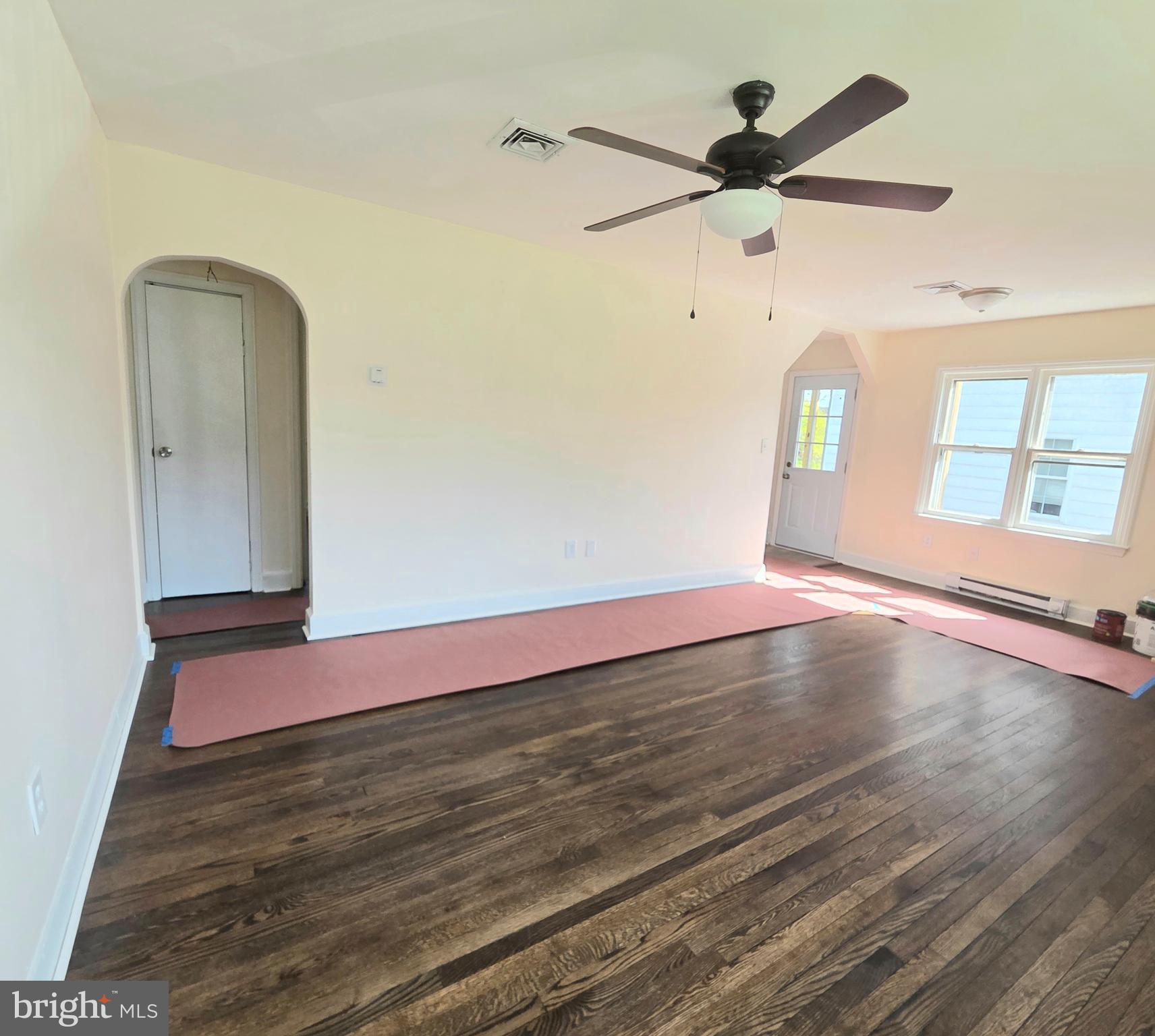 357 Co Rte 11/18 Martinsburg, WV 25405 - Photo 24 of 85 13x20 sq ft living room