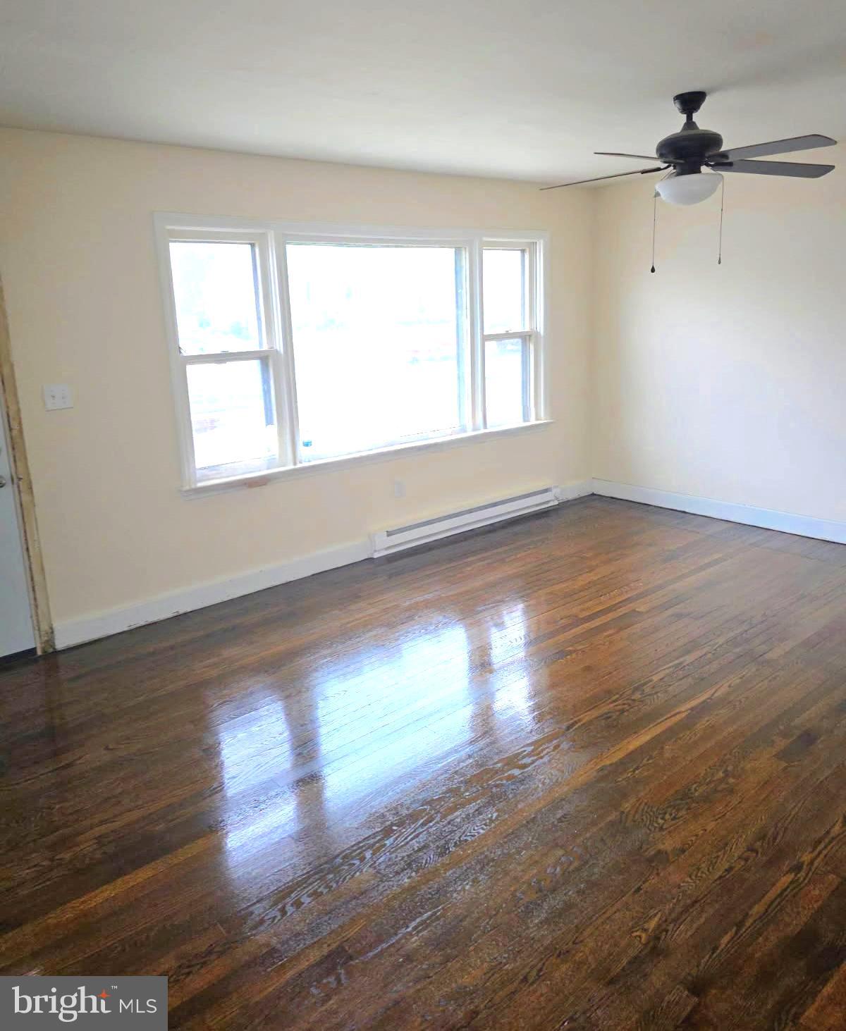 357 Co Rte 11/18 Martinsburg, WV 25405 - Photo 26 of 85 13x20 sq ft living room with large picture window