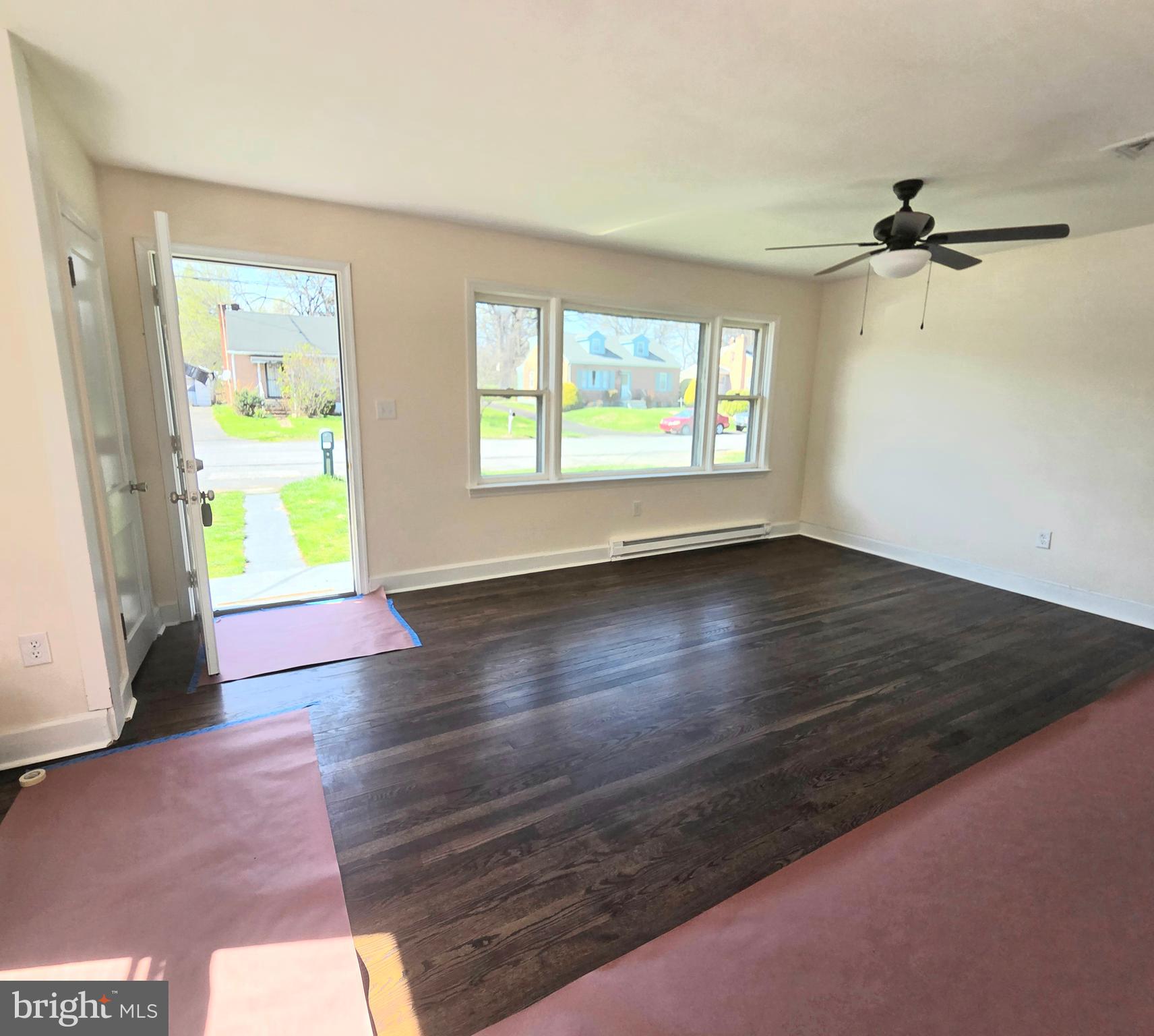 357 Co Rte 11/18 Martinsburg, WV 25405 - Photo 27 of 85 13x20 sq ft living room