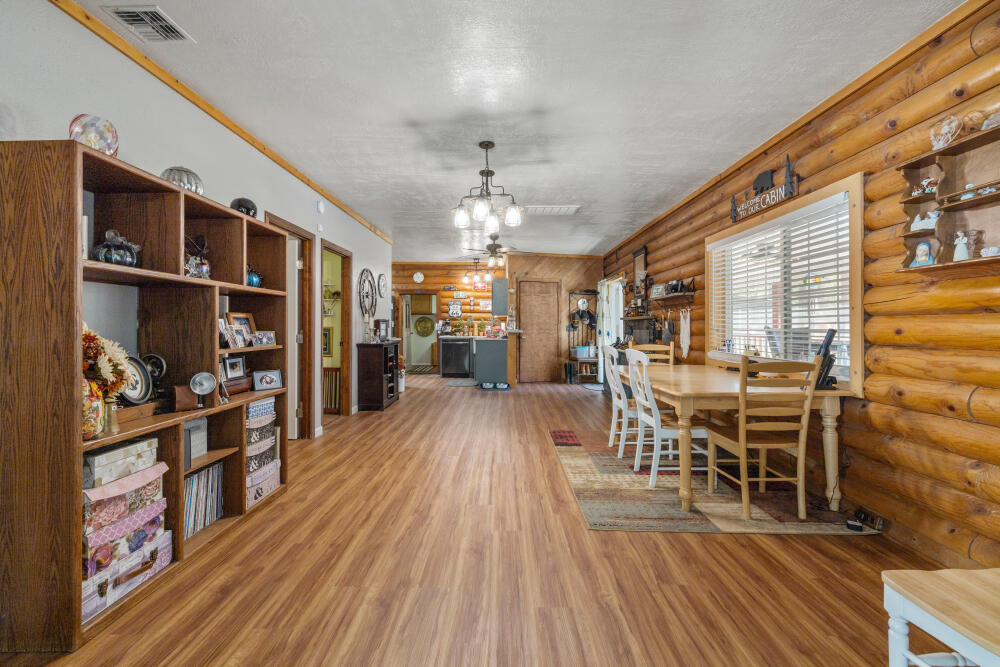 4093 Round Lake Road Klamath Falls, OR 97601 - Photo 10 of 81 Dining Area