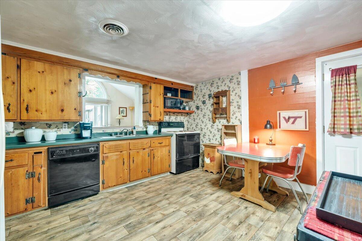 6624 Franklin Road Boones Mill, VA 24065 - Photo 13 of 57 13-MIB04750