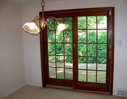 147 Byron Road Pittsburgh, PA 15237 - Photo 4 of 8 Dining Room. 11 x 10 Dining room located directly off of kitchen and family room. French sliding doors take you to the back deck.