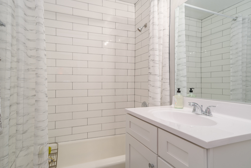 36 South Kensington Avenue, Unit 5 La Grange, IL 60525 - Photo 21 of 23 a bathroom with a sink shower and a bathtub