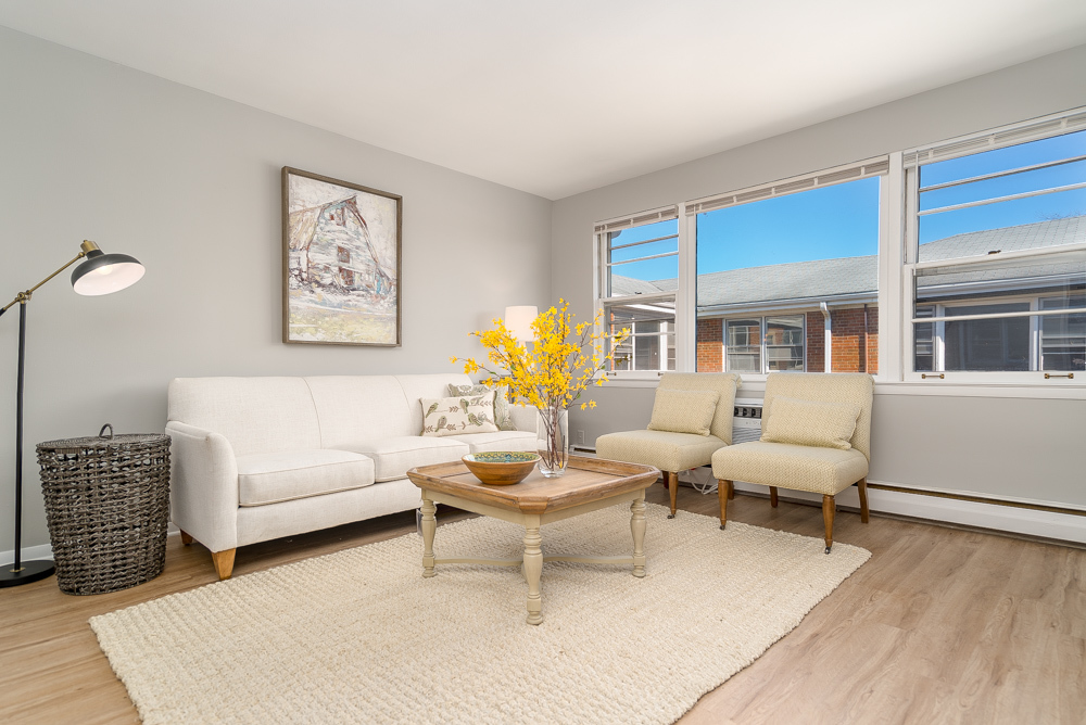 36 South Kensington Avenue, Unit 5 La Grange, IL 60525 - Photo 9 of 23 a living room with furniture and wooden floor