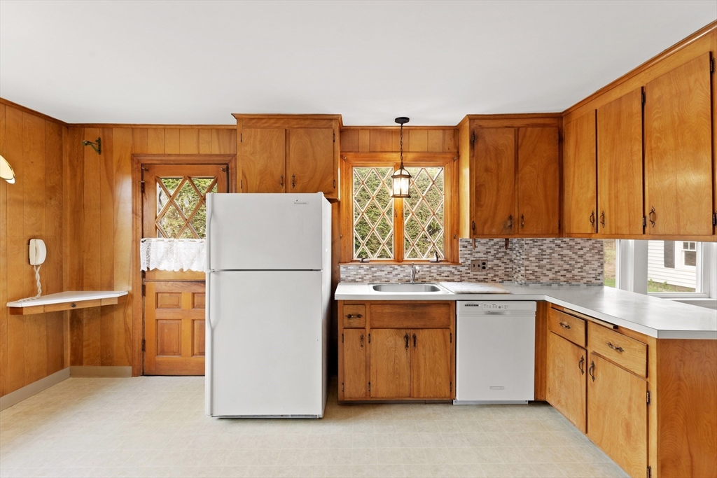 35 Badger Road Medford, MA 02155 - Photo 14 of 30