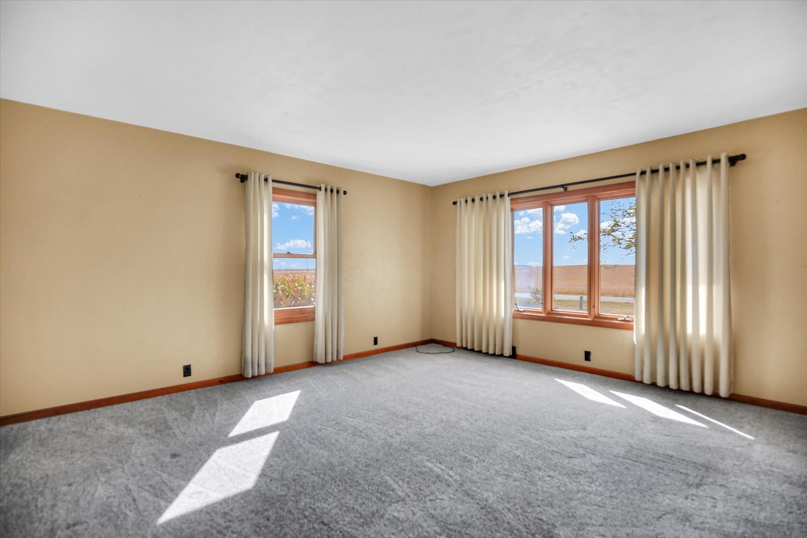 2151 East 2600 North Road Armstrong, IL 61812 - Photo 12 of 56 an empty room with windows