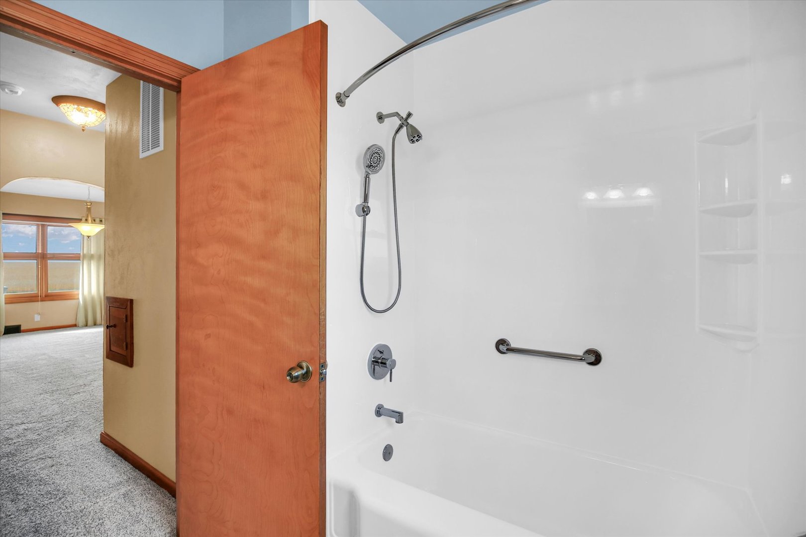 2151 East 2600 North Road Armstrong, IL 61812 - Photo 27 of 56 a bathroom with a shower