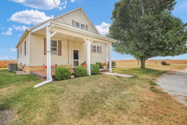a view of a house with backyard and garden