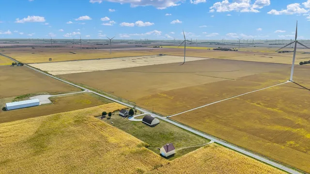 $270,000 | 2151 East 2600 North Road, Armstrong, IL 61812