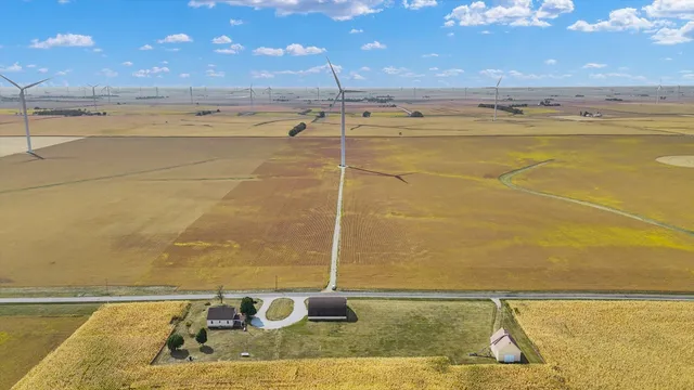 $270,000 | 2151 East 2600 North Road, Armstrong, IL 61812