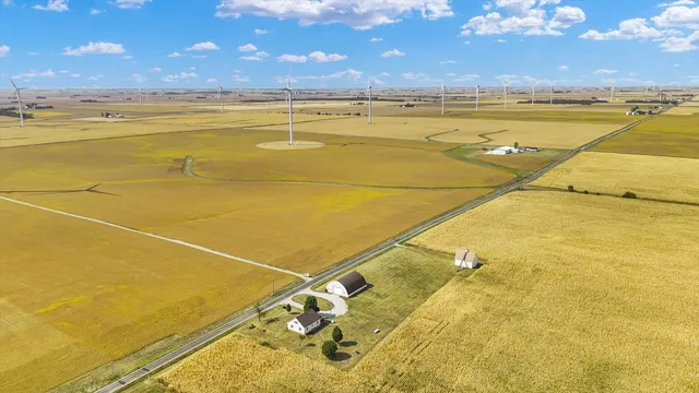 $270,000 | 2151 East 2600 North Road, Armstrong, IL 61812