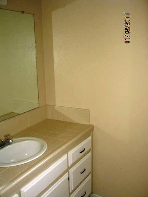 15751 Cloverdale Road Anderson, CA 96007 - Photo 8 of 12 guest bathroom