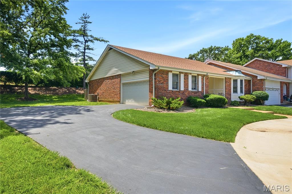 2477 Baxton Way Chesterfield, MO 63017 - Photo 2 of 26