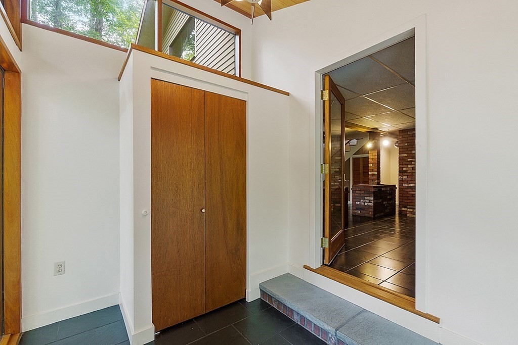 342 Taylor Road Stow, MA 01775 - Photo 5 of 42 an entryway with a mirror