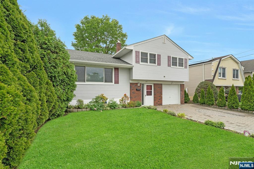320 West Clinton Avenue Bergenfield, NJ 07621 - Photo 3 of 37