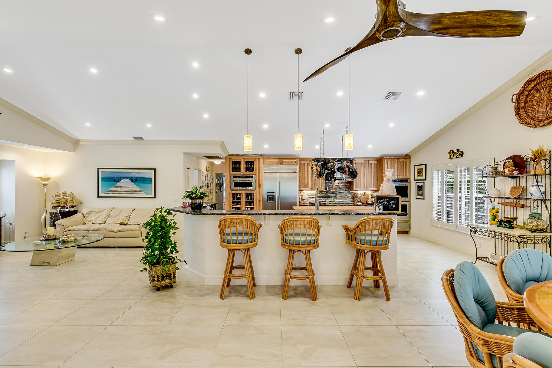3870 Shearwater Drive Jupiter, FL 33477 - Photo 15 of 46 Kitchen & Bar