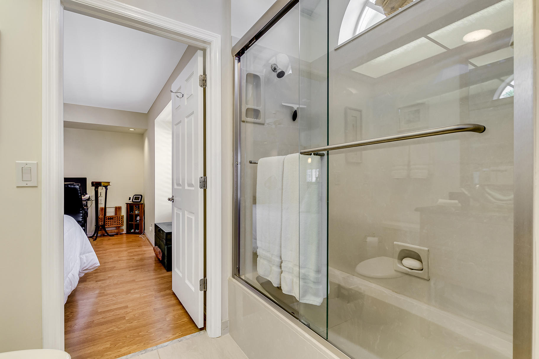 3870 Shearwater Drive Jupiter, FL 33477 - Photo 28 of 46 Bathroom 2