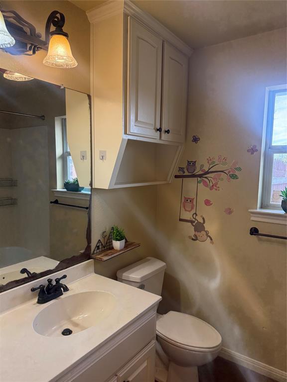 2524 Riders Way Woodway, TX 76712 - Photo 28 of 35 Full bathroom with vanity and bathtub / shower combination