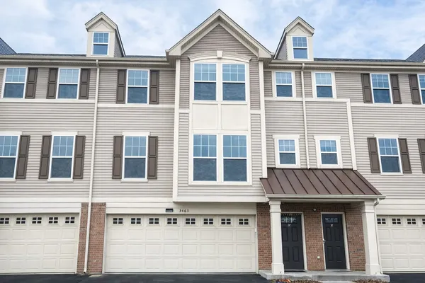 $2,900 | 3463 Bradbury Circle, Aurora, IL 60504