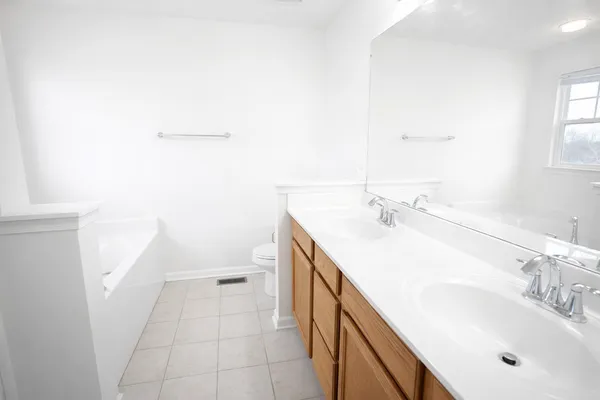 $2,900 | 3463 Bradbury Circle, Aurora, IL 60504