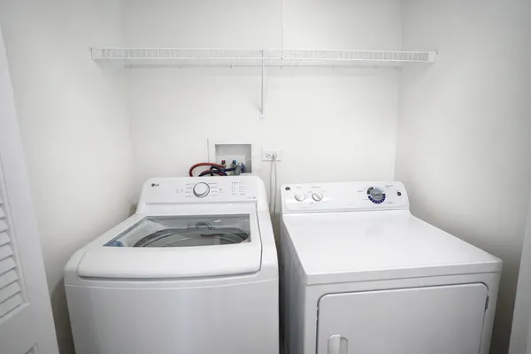 $2,900 | 3463 Bradbury Circle, Aurora, IL 60504