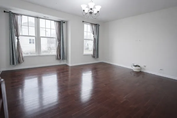 $2,900 | 3463 Bradbury Circle, Aurora, IL 60504