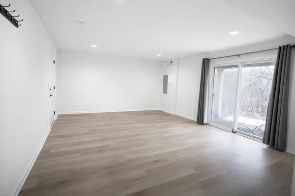 $2,900 | 3463 Bradbury Circle, Aurora, IL 60504