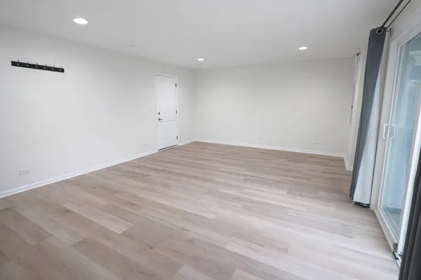 $2,900 | 3463 Bradbury Circle, Aurora, IL 60504