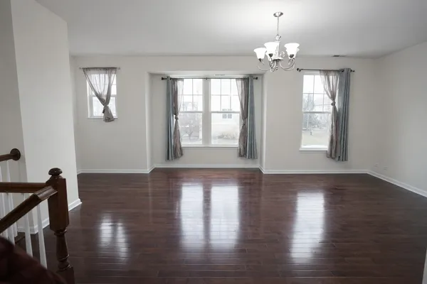 $2,900 | 3463 Bradbury Circle, Aurora, IL 60504