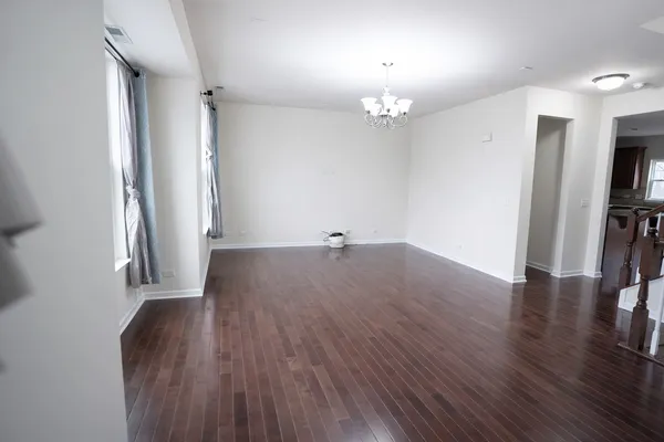 $2,900 | 3463 Bradbury Circle, Aurora, IL 60504