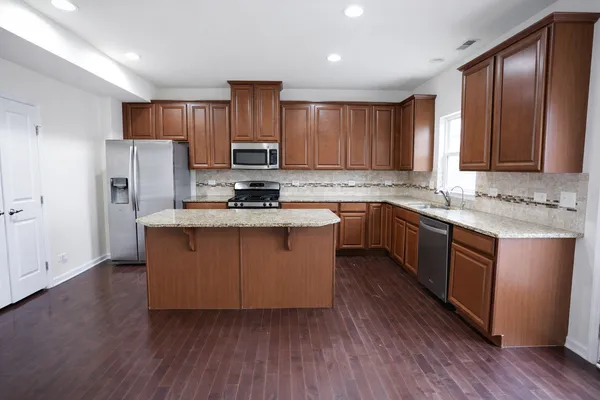 $2,900 | 3463 Bradbury Circle, Aurora, IL 60504