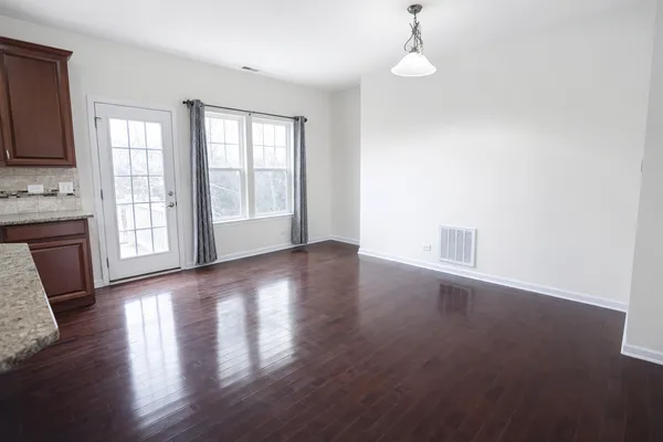 $2,900 | 3463 Bradbury Circle, Aurora, IL 60504