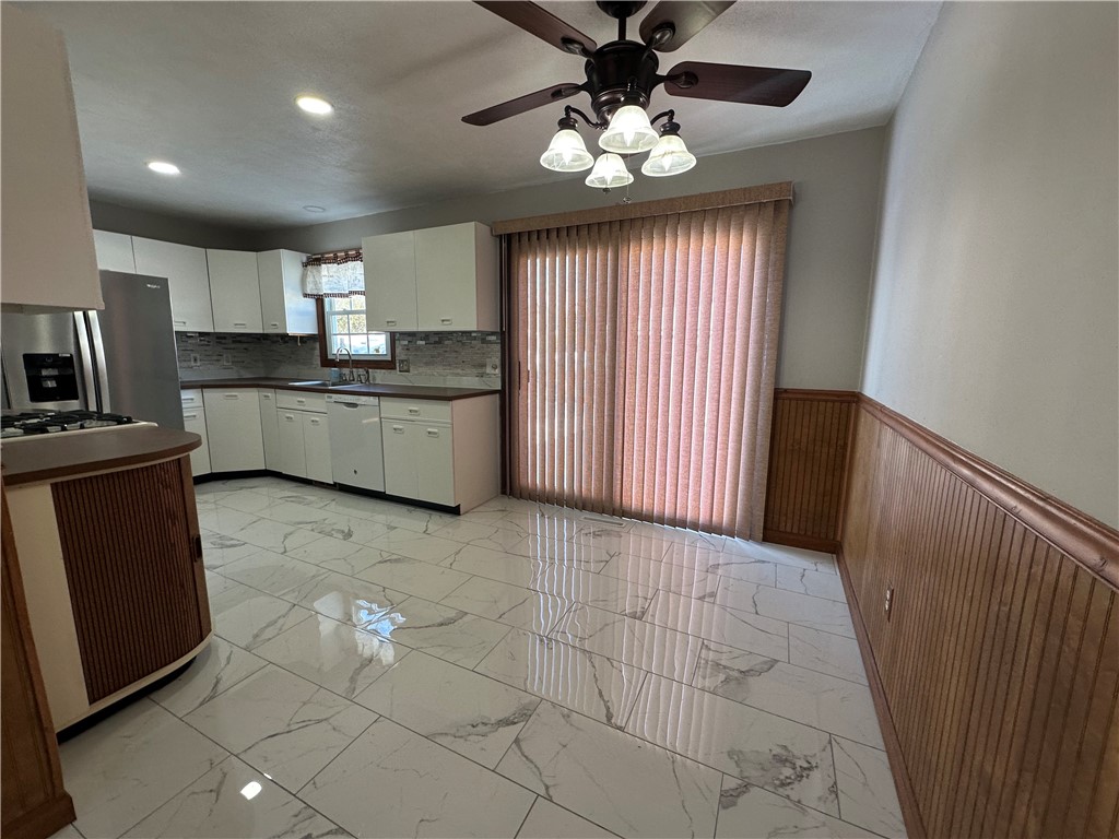 65 Ingalls Street Warwick, RI 02889 - Photo 3 of 21