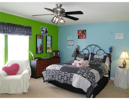 302 Buffalo Ridge Road Canonsburg, PA 15317 - Photo 12 of 18 Bedroom.